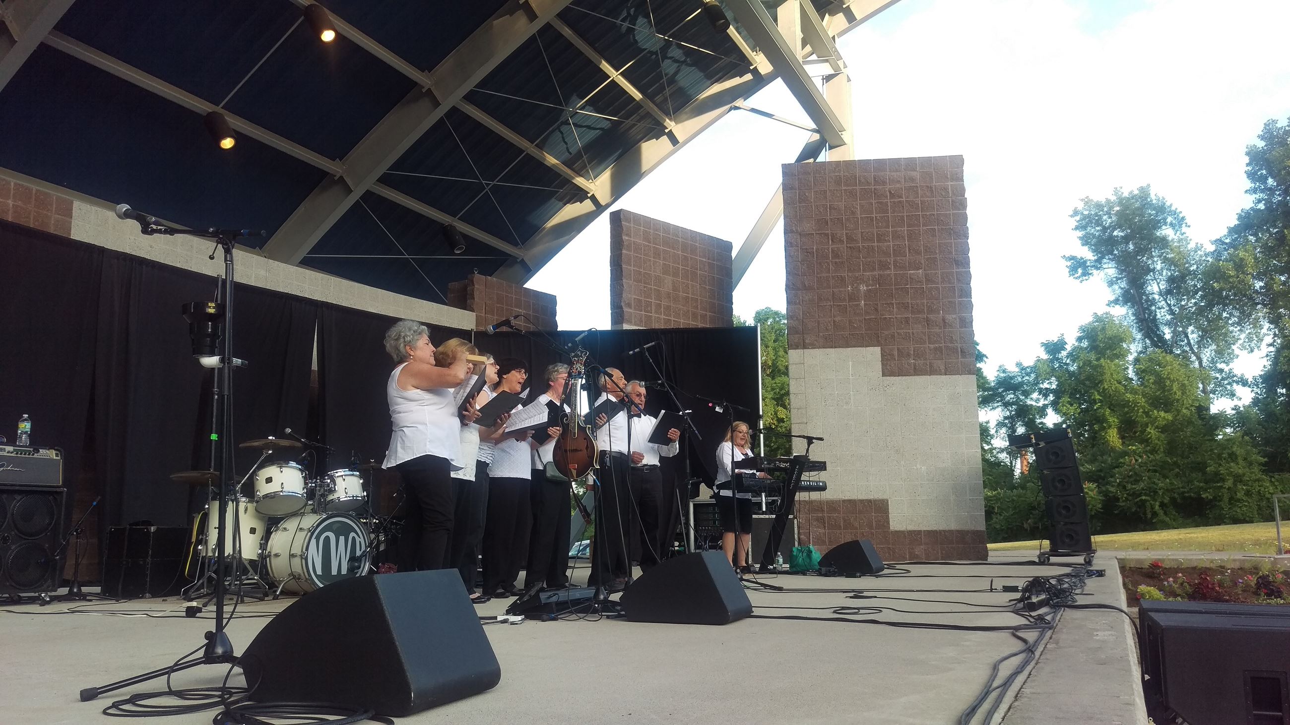 Senior Serenaders Singing on Stage